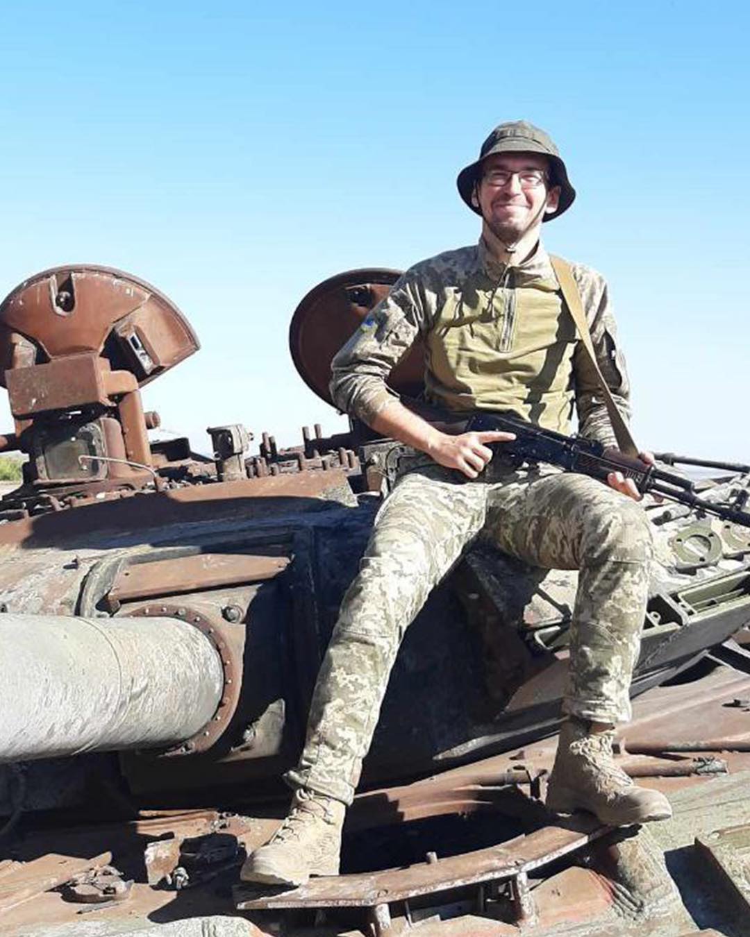 У Києві попрощались із Дмитром Бєндіковим. Як близькі згадують воїна і журналіста